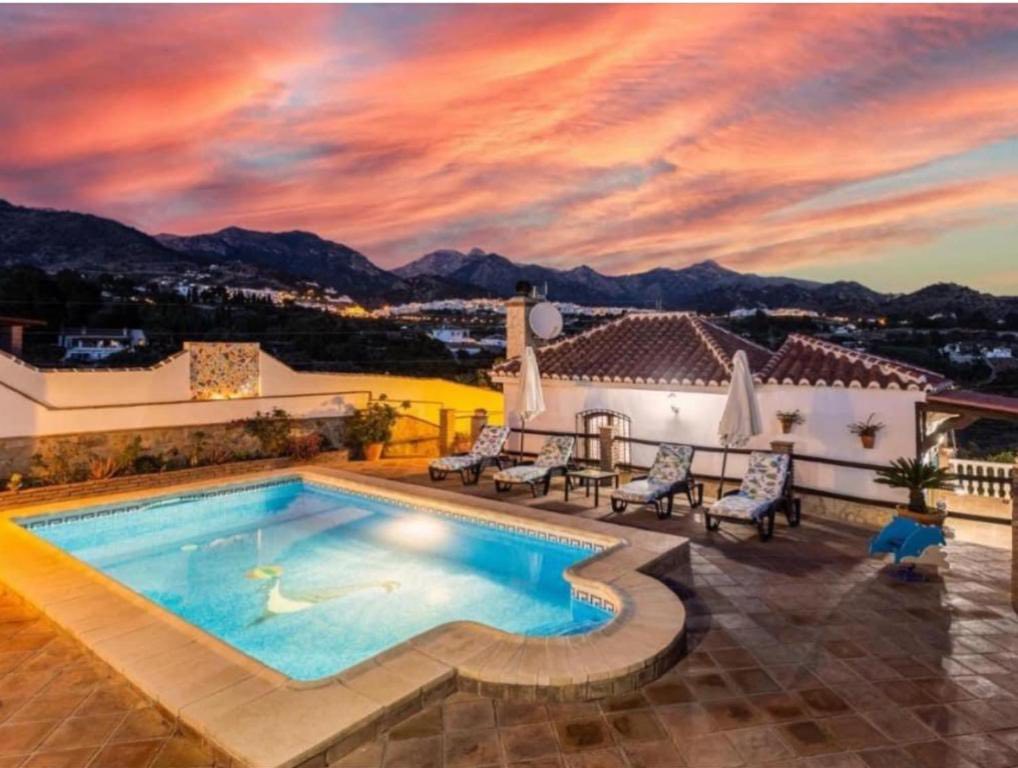 579361888_831504876287854_2213211042352366173_n-2