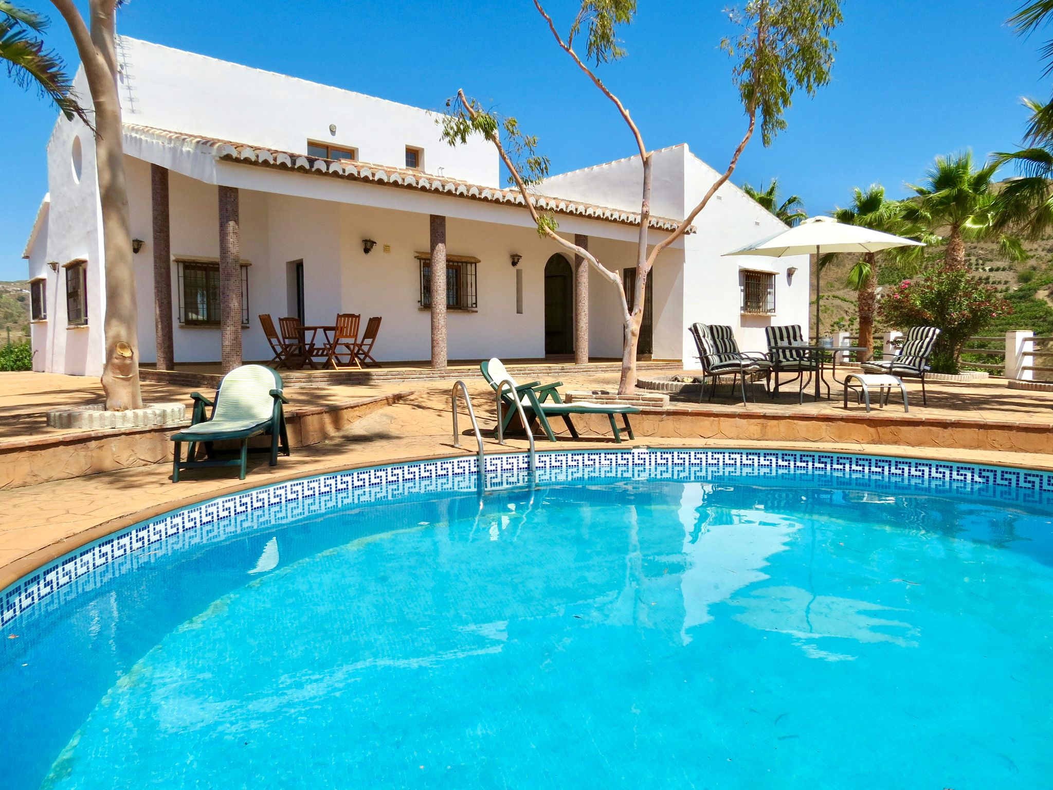 WhatsApp Image 2025-11-09 at 16.47.03 (2)